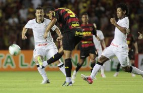 Douglas do Corinthians durante partida válida pelo Campeonato Brasileiro realizado na Ilha do Retiro