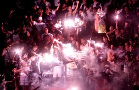 Torvida do Corinthians durante partida vlida pelo Campeonato Brasileiro realizado na Ilha do Retiro