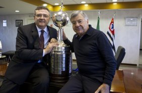 O presidente do Corinthians Mario Gobbi, acompanhado do capitao Alessandro leva a Taca da Libertadores da América 2012 para o Memorial do Corinthians, no Parque São Jorge