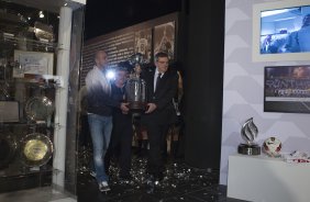 O presidente do Corinthians Mario Gobbi, acompanhado do capitao Alessandro leva a Taca da Libertadores da América 2012 para o Memorial do Corinthians, no Parque São Jorge