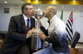 O presidente do Corinthians Mario Gobbi, acompanhado do capitao Alessandro leva a Taca da Libertadores da América 2012 para o Memorial do Corinthians, no Parque São Jorge