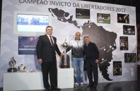 O presidente do Corinthians Mario Gobbi, acompanhado do capitao Alessandro leva a Taca da Libertadores da América 2012 para o Memorial do Corinthians, no Parque São Jorge