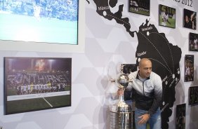 O presidente do Corinthians Mario Gobbi, acompanhado do capitao Alessandro leva a Taca da Libertadores da América 2012 para o Memorial do Corinthians, no Parque São Jorge