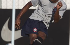 Durante o treino realizado esta tarde no CT Joaquim Grava, localizado no Parque Ecolgico do Tiete. O prximo jogo da equipe ser amanh sbado, 21/07, contra a Portuguesa, no Pacaembu, vlido pela 10 rodada do Campeonato Brasileiro de 2012