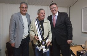 A diretoria do Corinthians com o presidente Mario Gobbi; o primeiro vice-presidente Luis Paulo Rosenberg; o segundo vice-presidente Elie Werdo; os diretores de futebol Roberto Andrade e Duilio Monteiro Alves; acompanhados do técnico Tite e do lateral e capitão Alessandro, foram ao Instituto Lula leva a Taca da Libertadores da América 2012, ganha de forma invicta
