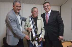 A diretoria do Corinthians com o presidente Mario Gobbi; o primeiro vice-presidente Luis Paulo Rosenberg; o segundo vice-presidente Elie Werdo; os diretores de futebol Roberto Andrade e Duilio Monteiro Alves; acompanhados do técnico Tite e do lateral e capitão Alessandro, foram ao Instituto Lula leva a Taca da Libertadores da América 2012, ganha de forma invicta
