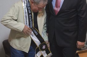 A diretoria do Corinthians com o presidente Mario Gobbi; o primeiro vice-presidente Luis Paulo Rosenberg; o segundo vice-presidente Elie Werdo; os diretores de futebol Roberto Andrade e Duilio Monteiro Alves; acompanhados do tcnico Tite e do lateral e capito Alessandro, foram ao Instituto Lula leva a Taca da Libertadores da Amrica 2012, ganha de forma invicta