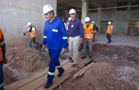 O técnico do Corinthians Tite foi hoje pela manhã na Arena Corinthians cumprir um dia de trabalho, promessa feita durante a campanha, se ganhasse a Copa Libertadores da América 2012, antes do treino realizado esta tarde no CT Joaquim Grava, localizado no Parque Ecológico do Tiete. O próximo jogo da equipe será domingo, 29/07, contra o Bahia/BA, no Pituacu, válido pela 13ª rodada do Campeonato Brasileiro de 2012