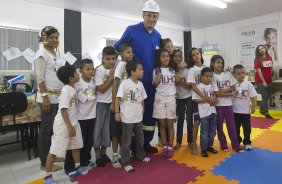 O técnico do Corinthians Tite foi hoje pela manhã na Arena Corinthians cumprir um dia de trabalho, promessa feita durante a campanha, se ganhasse a Copa Libertadores da América 2012, antes do treino realizado esta tarde no CT Joaquim Grava, localizado no Parque Ecológico do Tiete. O próximo jogo da equipe será domingo, 29/07, contra o Bahia/BA, no Pituacu, válido pela 13ª rodada do Campeonato Brasileiro de 2012