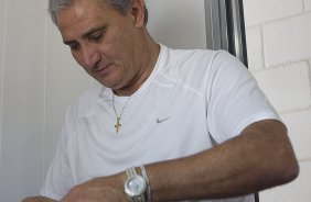 O técnico do Corinthians Tite foi hoje pela manhã na Arena Corinthians cumprir um dia de trabalho, promessa feita durante a campanha, se ganhasse a Copa Libertadores da América 2012, antes do treino realizado esta tarde no CT Joaquim Grava, localizado no Parque Ecológico do Tiete. O próximo jogo da equipe será domingo, 29/07, contra o Bahia/BA, no Pituacu, válido pela 13ª rodada do Campeonato Brasileiro de 2012
