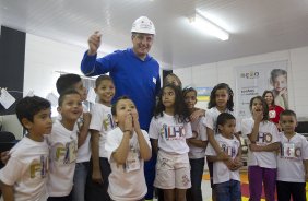 O técnico do Corinthians Tite foi hoje pela manhã na Arena Corinthians cumprir um dia de trabalho, promessa feita durante a campanha, se ganhasse a Copa Libertadores da América 2012, antes do treino realizado esta tarde no CT Joaquim Grava, localizado no Parque Ecológico do Tiete. O próximo jogo da equipe será domingo, 29/07, contra o Bahia/BA, no Pituacu, válido pela 13ª rodada do Campeonato Brasileiro de 2012
