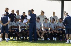 Durante o treino realizado esta manh no CT Joaquim Grava, localizado no Parque Ecolgico do Tiete. O prximo jogo da equipe ser amanh, domingo, 12/08, contra o Coritiba, no estdio Couto Pereira, vlido pela 16 rodada do Campeonato Brasileiro de 2012