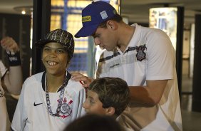 O nadador Thiago Pereira foi recebido hoje no Parque São Jorge pelo presidente Mario Gobbi