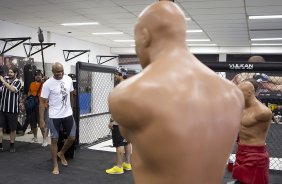 O lutador de MMA, Anderson Silva durante treinamento esta manh na academia do Parque So Jorge