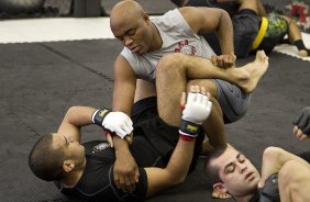 O lutador de MMA, Anderson Silva durante treinamento esta manh na academia do Parque So Jorge