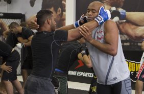 O lutador de MMA, Anderson Silva durante treinamento esta manh na academia do Parque So Jorge