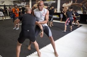 O lutador de MMA, Anderson Silva durante treinamento esta manh na academia do Parque So Jorge