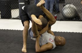 O lutador de MMA, Anderson Silva durante treinamento esta manhã na academia do Parque São Jorge