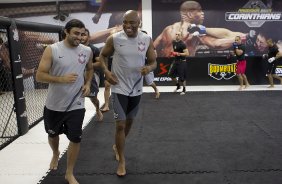 O lutador de MMA, Anderson Silva durante treinamento esta manh na academia do Parque So Jorge