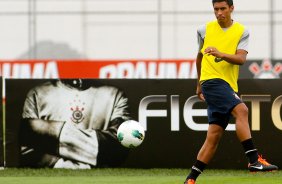 Paulinho durante Treino do Corinthians realizado no CT Joaquim Grava