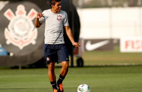 Paulinho durante Treino do Corinthians realizado no CT Joaquim Grava