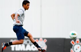 Paulinho durante Treino do Corinthians realizado no CT Joaquim Grava