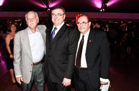 O Corinthians comemora nesta noite, numa grande festa no Anhembi, seus 102 anos completados no dia 1o de setembro. O evento conta com muitos famosos, dirigentes, jogadores, politicos. na foto o cantor Zeca Pagodinho e os jagadores do Corinthians