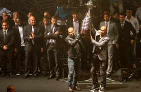 O Corinthians comemora nesta noite, numa grande festa no Anhembi, seus 102 anos completados no dia 1o de setembro. O evento conta com muitos famosos, dirigentes, jogadores, politicos. na foto jogadores do Corinthians