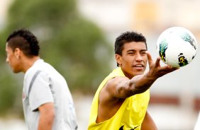 Paulinho durante Treino do Corinthians realizado no CT Joaquim Grava