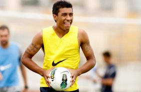 Paulinho durante Treino do Corinthians realizado no CT Joaquim Grava