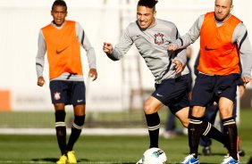 Guerrero e Alessandro durante treino do Corinthians realizado no CT Joaquim Grava