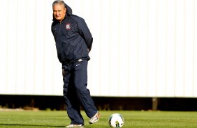 O tcnico Tite durante treino do Corinthians realizado no CT Joaquim Grava