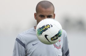 Durante o treino realizado esta tarde no CT Joaquim Grava, localizado no Parque Ecolgico do Tiete. O prximo jogo da equipe ser sbado, dia 06/10 contra o Nautico, nos Aflitos, vlido pela 28 rodada do Campeonato Brasileiro de 2012