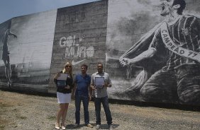 O ex-jogador Basilio inaugura o painel que lembra seu gol em 1977, junto com a viuva do ex-jogador Socrates, aps o treino realizado esta manh no CT Joaquim Grava, localizado no Parque Ecolgico do Tiete. O prximo jogo da equipe ser quarta-feira, dia 10/10 contra o Flamengo, no Pacaembu, vlido pela 29 rodada do Campeonato Brasileiro de 2012