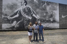 O ex-jogador Basilio inaugura o painel que lembra seu gol em 1977, junto com a viuva do ex-jogador Socrates, aps o treino realizado esta manh no CT Joaquim Grava, localizado no Parque Ecolgico do Tiete. O prximo jogo da equipe ser quarta-feira, dia 10/10 contra o Flamengo, no Pacaembu, vlido pela 29 rodada do Campeonato Brasileiro de 2012