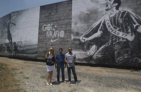 O ex-jogador Basilio inaugura o painel que lembra seu gol em 1977, junto com a viuva do ex-jogador Socrates, aps o treino realizado esta manh no CT Joaquim Grava, localizado no Parque Ecolgico do Tiete. O prximo jogo da equipe ser quarta-feira, dia 10/10 contra o Flamengo, no Pacaembu, vlido pela 29 rodada do Campeonato Brasileiro de 2012