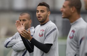 Durante o treino realizado esta tarde no CT Joaquim Grava, localizado no Parque Ecolgico do Tiete. O prximo jogo da equipe ser amanh, sbado, dia 13/10 contra a Portuguesa, no Caninde, vlido pela 30 rodada do Campeonato Brasileiro de 2012