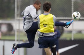 Durante o treino realizado esta tarde no CT Joaquim Grava, localizado no Parque Ecolgico do Tiete. O prximo jogo da equipe ser amanh, sbado, dia 13/10 contra a Portuguesa, no Caninde, vlido pela 30 rodada do Campeonato Brasileiro de 2012