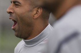 Durante o treino realizado esta tarde no CT Joaquim Grava, localizado no Parque Ecolgico do Tiete. O prximo jogo da equipe ser amanh, sbado, dia 13/10 contra a Portuguesa, no Caninde, vlido pela 30 rodada do Campeonato Brasileiro de 2012