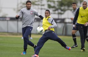 Durante o treino realizado esta tarde no CT Joaquim Grava, localizado no Parque Ecolgico do Tiete. O prximo jogo da equipe ser amanh, sbado, dia 13/10 contra a Portuguesa, no Caninde, vlido pela 30 rodada do Campeonato Brasileiro de 2012