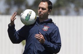 Durante o treino realizado esta manh no CT Joaquim Grava, localizado no Parque Ecolgico do Tiete. O prximo jogo da equipe ser quarta-feira, dia 17/10 contra o Cruzeiro, no estdio Melo, em Varginha/MG, vlido pela 31 rodada do Campeonato Brasileiro de 2012