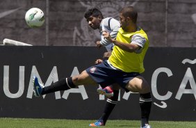 Durante o treino realizado esta manh no CT Joaquim Grava, localizado no Parque Ecolgico do Tiete. O prximo jogo da equipe ser quarta-feira, dia 17/10 contra o Cruzeiro, no estdio Melo, em Varginha/MG, vlido pela 31 rodada do Campeonato Brasileiro de 2012