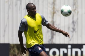 Durante o treino realizado esta manh no CT Joaquim Grava, localizado no Parque Ecolgico do Tiete. O prximo jogo da equipe ser quarta-feira, dia 17/10 contra o Cruzeiro, no estdio Melo, em Varginha/MG, vlido pela 31 rodada do Campeonato Brasileiro de 2012