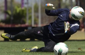 Durante o treino realizado esta manh no CT Joaquim Grava, localizado no Parque Ecolgico do Tiete. O prximo jogo da equipe ser quarta-feira, dia 17/10 contra o Cruzeiro, no estdio Melo, em Varginha/MG, vlido pela 31 rodada do Campeonato Brasileiro de 2012