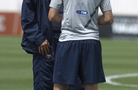 Durante o treino realizado esta manh no CT Joaquim Grava, localizado no Parque Ecolgico do Tiete. O prximo jogo da equipe ser amanh, quarta-feira, dia 17/10 contra o Cruzeiro, no estdio Melo, em Varginha/MG, vlido pela 31 rodada do Campeonato Brasileiro de 2012