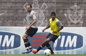 Durante o treino realizado esta manh no CT Joaquim Grava, localizado no Parque Ecolgico do Tiete. O prximo jogo da equipe ser amanh, quarta-feira, dia 17/10 contra o Cruzeiro, no estdio Melo, em Varginha/MG, vlido pela 31 rodada do Campeonato Brasileiro de 2012