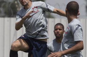 Durante o treino realizado esta manh no CT Joaquim Grava, localizado no Parque Ecolgico do Tiete. O prximo jogo da equipe ser amanh, quarta-feira, dia 17/10 contra o Cruzeiro, no estdio Melo, em Varginha/MG, vlido pela 31 rodada do Campeonato Brasileiro de 2012