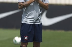 Durante o treino realizado esta manh no CT Joaquim Grava, localizado no Parque Ecolgico do Tiete. O prximo jogo da equipe ser amanh, quarta-feira, dia 17/10 contra o Cruzeiro, no estdio Melo, em Varginha/MG, vlido pela 31 rodada do Campeonato Brasileiro de 2012