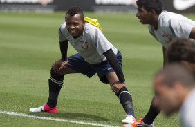 Durante o treino realizado esta manh no CT Joaquim Grava, localizado no Parque Ecolgico do Tiete. O prximo jogo da equipe ser amanh, quarta-feira, dia 17/10 contra o Cruzeiro, no estdio Melo, em Varginha/MG, vlido pela 31 rodada do Campeonato Brasileiro de 2012