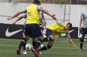 Durante o treino realizado esta manh no CT Joaquim Grava, localizado no Parque Ecolgico do Tiete. O prximo jogo da equipe ser amanh, quarta-feira, dia 17/10 contra o Cruzeiro, no estdio Melo, em Varginha/MG, vlido pela 31 rodada do Campeonato Brasileiro de 2012